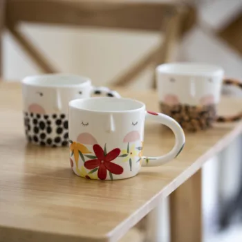 Ilustração do vento tridimensional matte caneca de cerâmica xícara de café, copo de chá da tarde casal copo de água fresco pequeno