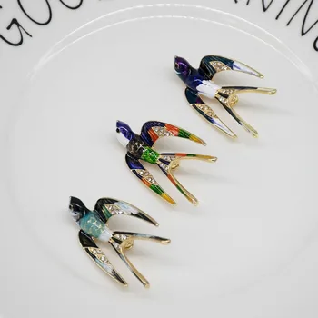 A Criatividade Retro Engolir Broche De Esmalte Cristal Gota De Óleo Animal Ornamentos De Moda Nova Quente